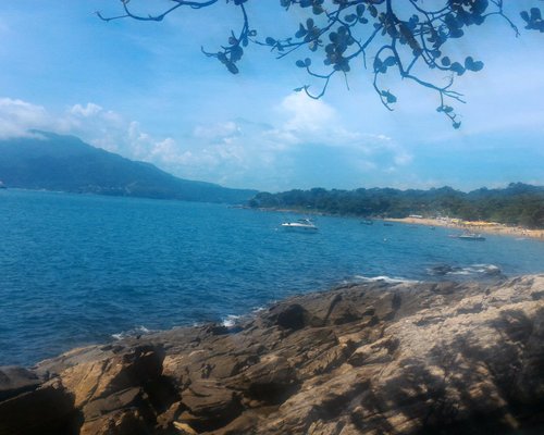 Praia do Viana é urbana e tem águas claras, mornas e tranquilas. É ideal  para crianças e quem busca tranquilidade. - Picture of Ilhabela, State of  Sao Paulo - Tripadvisor