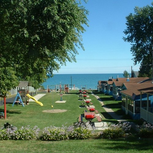 Lusky's Lakefront Resort image