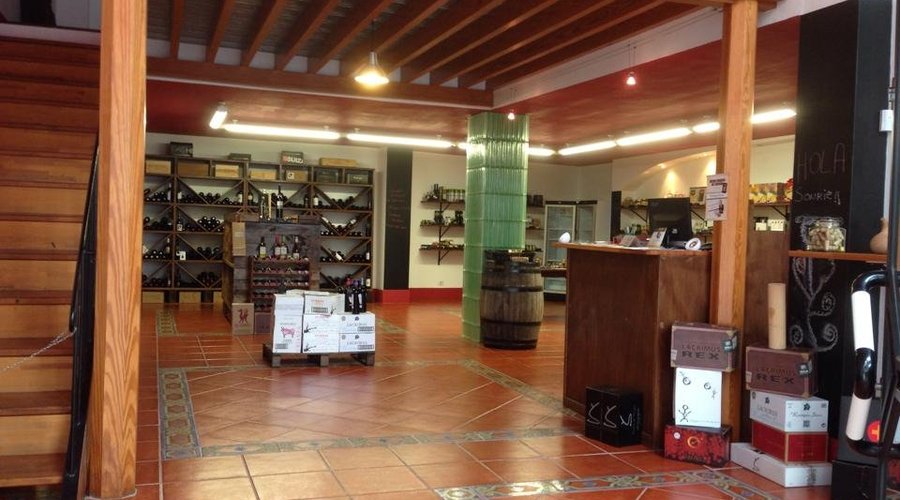 Más de 300 referencias de vinos exclusivos en Canarias nacionales e internacionales.