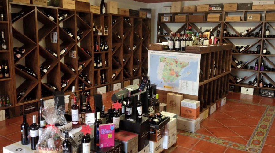 Más de 300 referencias de vinos exclusivos en Canarias nacionales e internacionales.