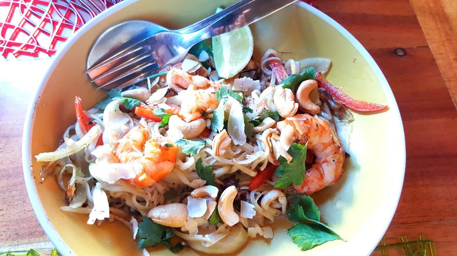 Massa thai, gambas e lulinhas