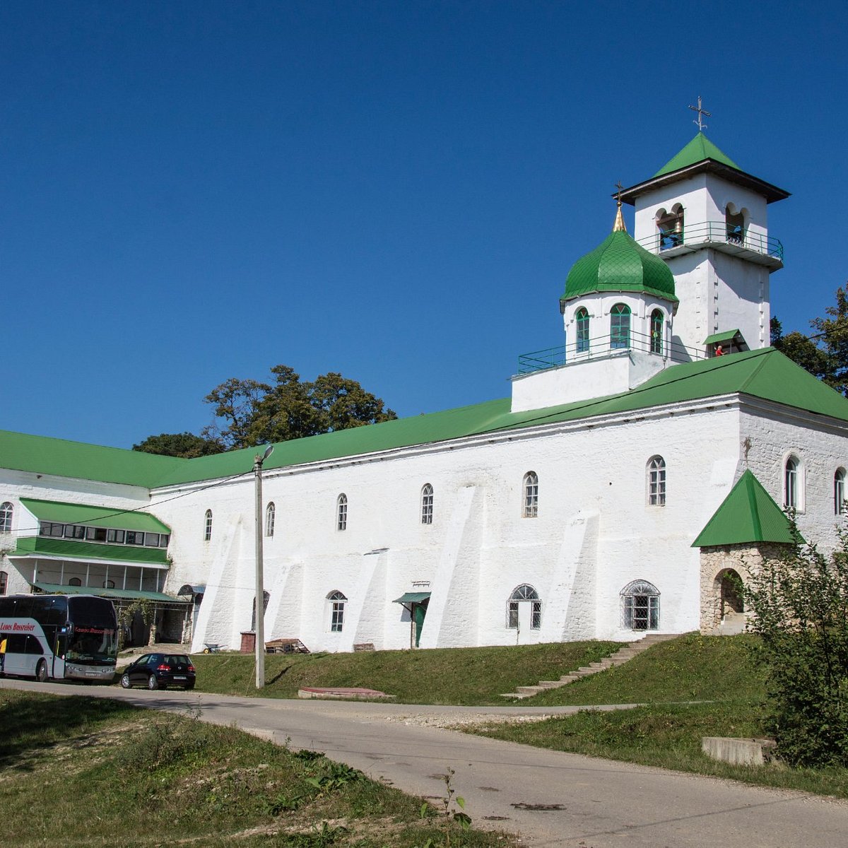 Свято-Михайло-Афонский монастырь летом