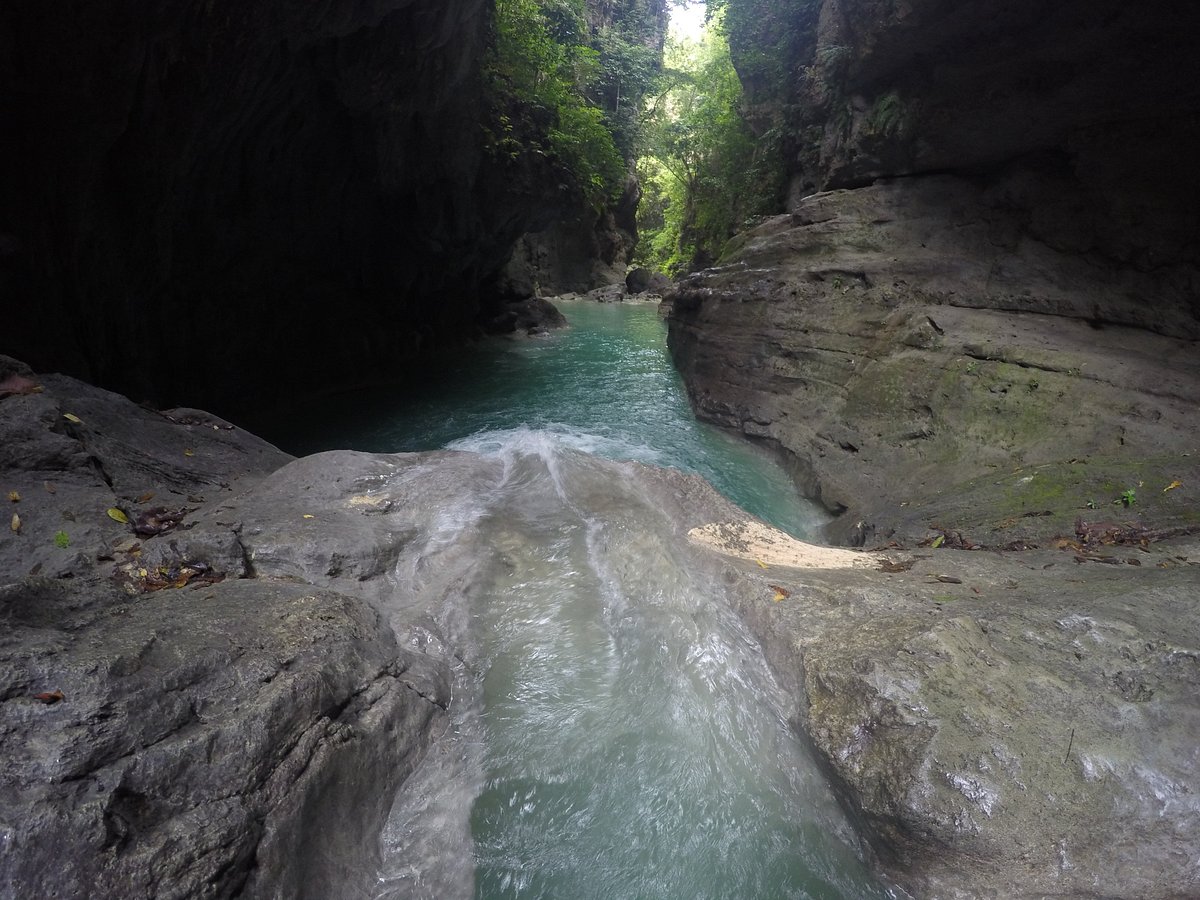 Canyon badian. Kawasan Canyoneering.