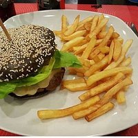 Hambuger con pane nero
