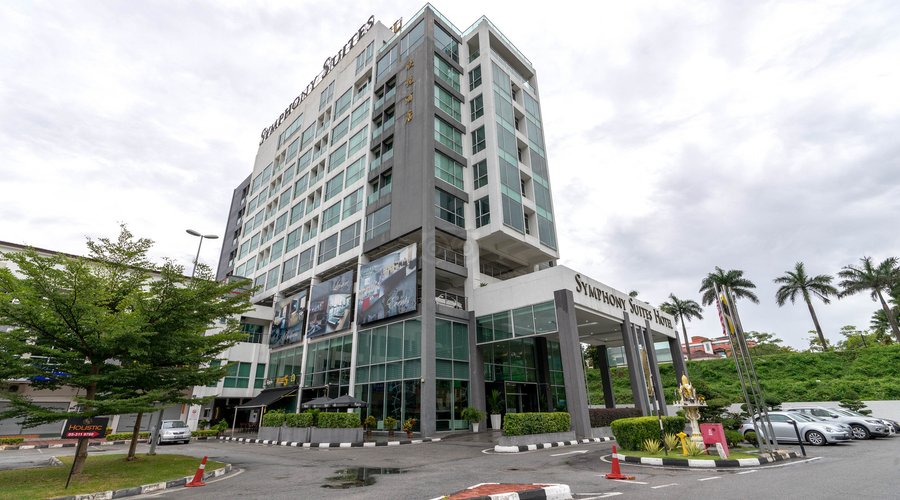 Entrance at the Symphony Suites Hotel