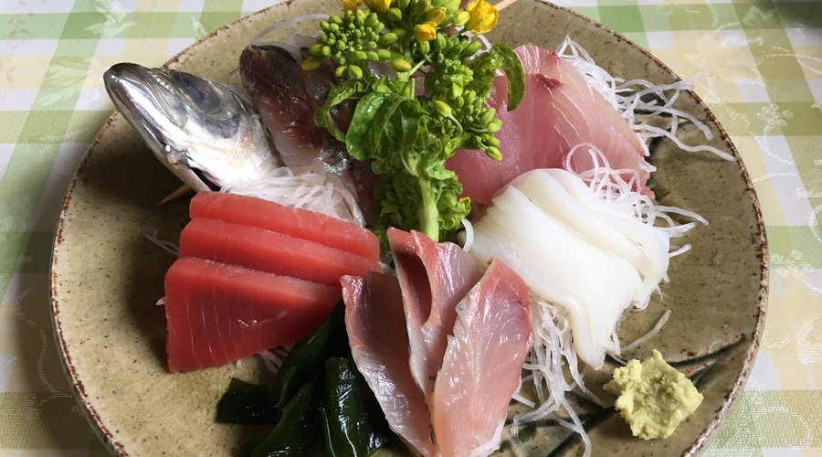新鮮な魚で、刺身の味も量も大満足ご飯お代わりもありで、これで1,500円はお得です。