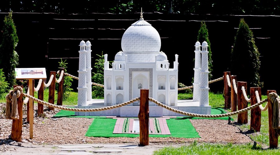 Taj Mahal - indyjska "świątynia miłości" zbudowana na zlecenie Szahdżahana na cześć zmarłej żony