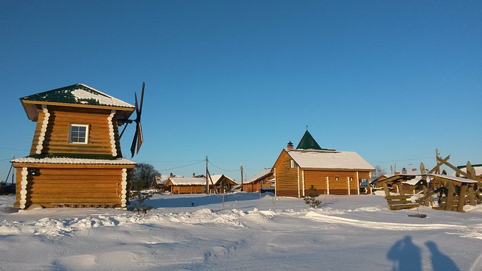 Катание на спине раба-лошадки и жёсткое воспитание стеком