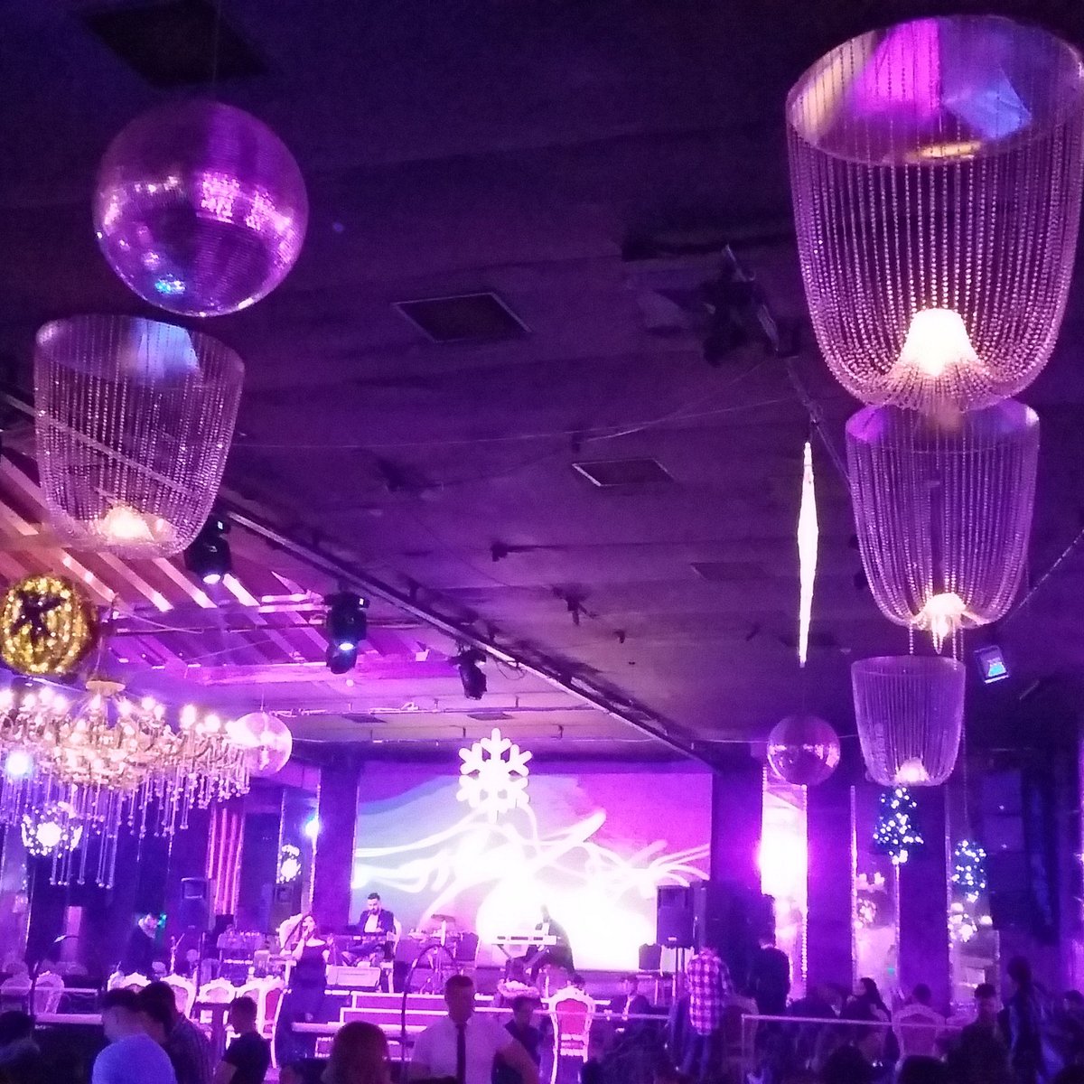 Very club. Клуб Белладжио. Ресторан Circus в Bellagio.