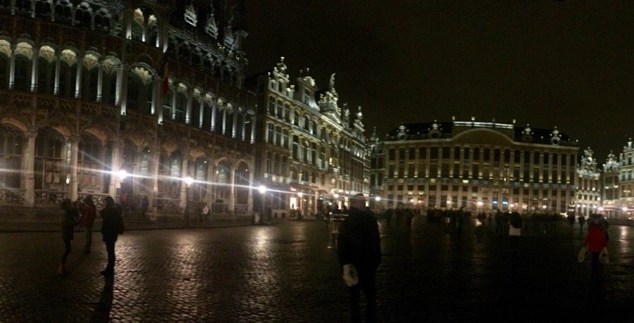 Brussels, cidade linda, moderna e clássica, como as cidades europeias costumam ser.