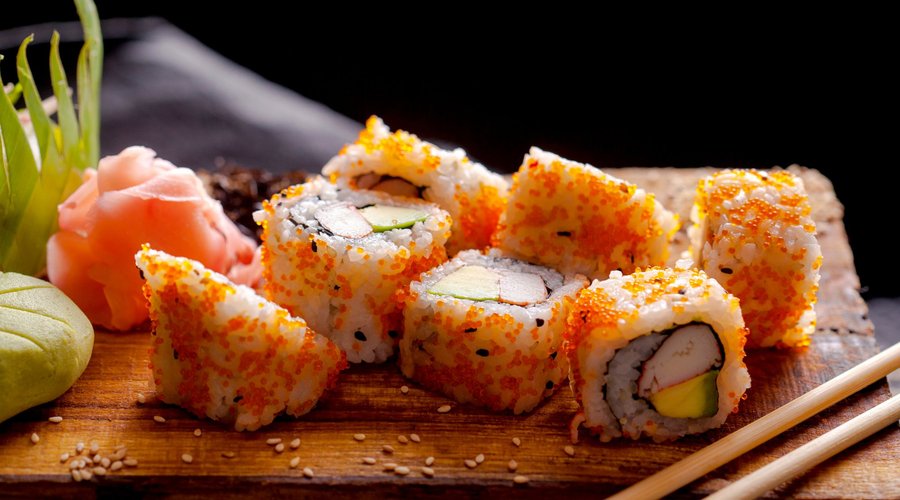 CALIFORNIA ROLL (Avocado And Real Crab Meat Sushi Wrapped With Tobiko)