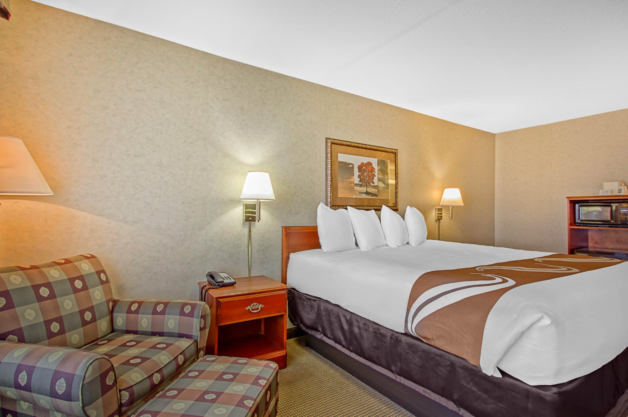 Hotel photo 2 of Comfort Inn & Suites.