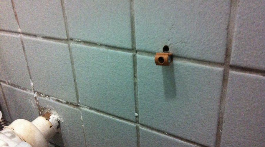 Porta papel higiênico (?).