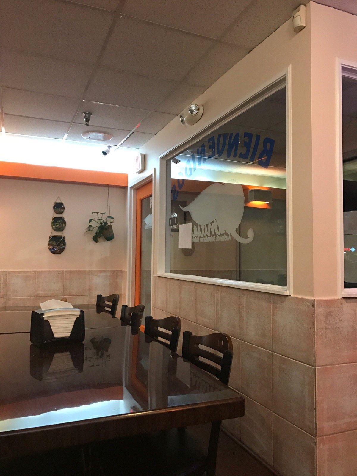 PUPUSERIA LA FAMILIAR, Silver Spring - Restaurant Reviews, Photos