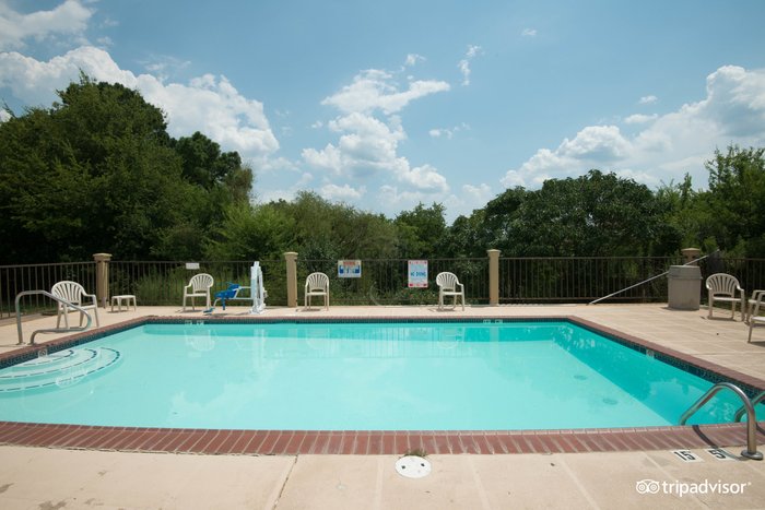 Quality Inn & Suites Hot Springs-Lake Hamilton Pool: Pictures & Reviews ...