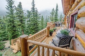 https://dynamic-media-cdn.tripadvisor.com/media/photo-o/0e/45/b7/ec/the-silver-lake-lodge.jpg?w=300&h=-1&s=1