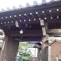 七本松通に面した山門