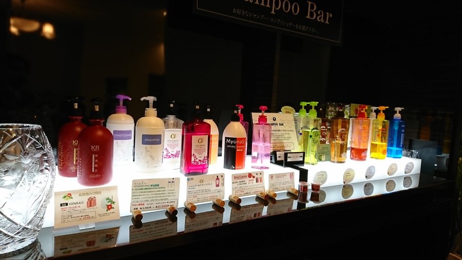 10種類のシャンプーバー。販売もあり。