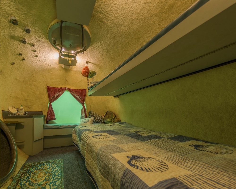 Jules Undersea Lodge by null