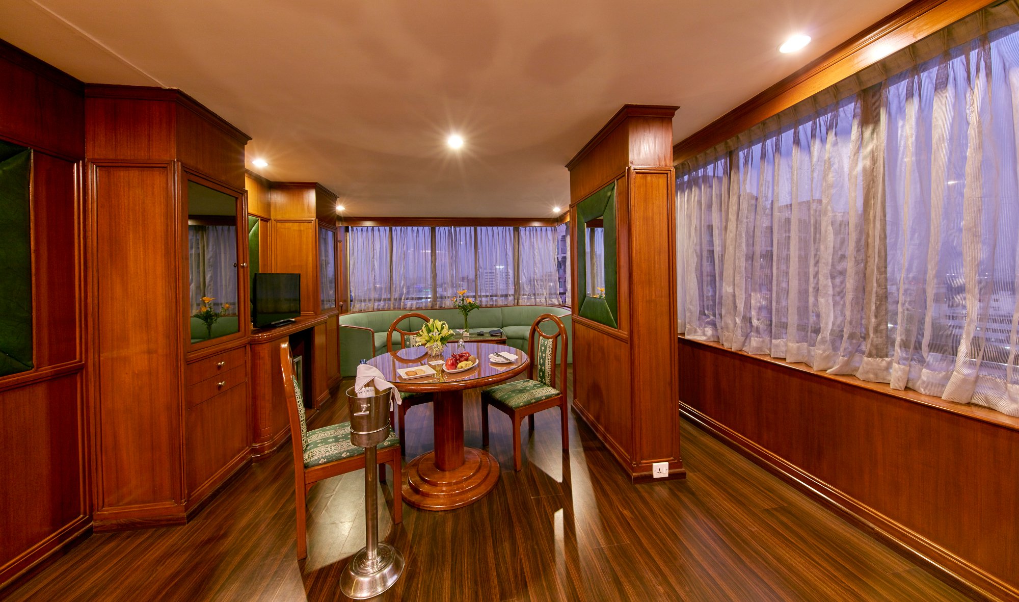 Hotel photo 5 of Royal Orchid Central.