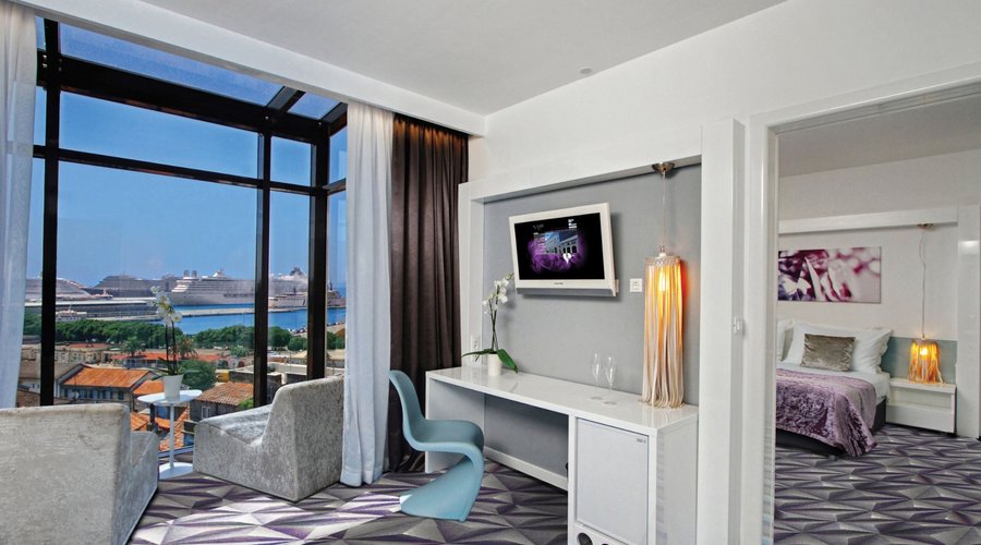 DeLuxe suite