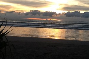 Basseng og strand