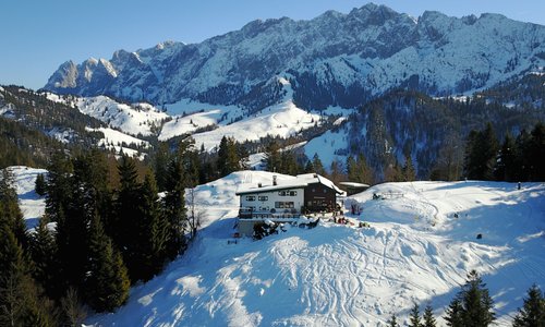 Blick von Westen auf's Weinbergerhaus