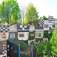 Artistic facade and rooftop garden (c) W. Simlinger