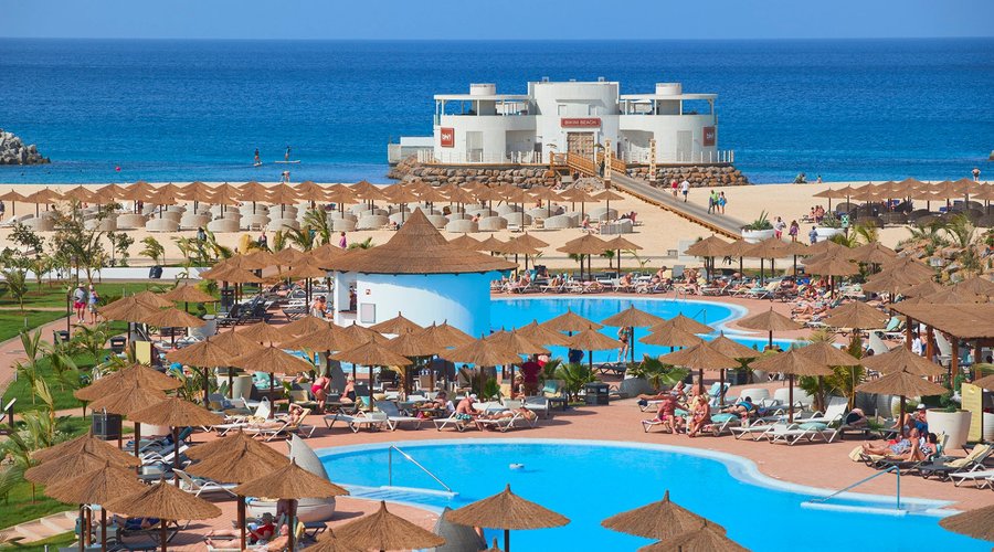 Pool & Beach