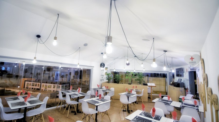 Um espaço acolhedor, moderno onde reina a boa comida e o bem receber!!!!