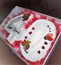 Torta millefoglie con crema chantilly e gocce di cioccolato