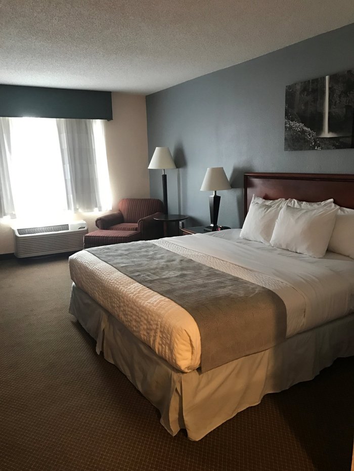 Best Western Huntington Mall Inn Rooms: Pictures & Reviews - Tripadvisor