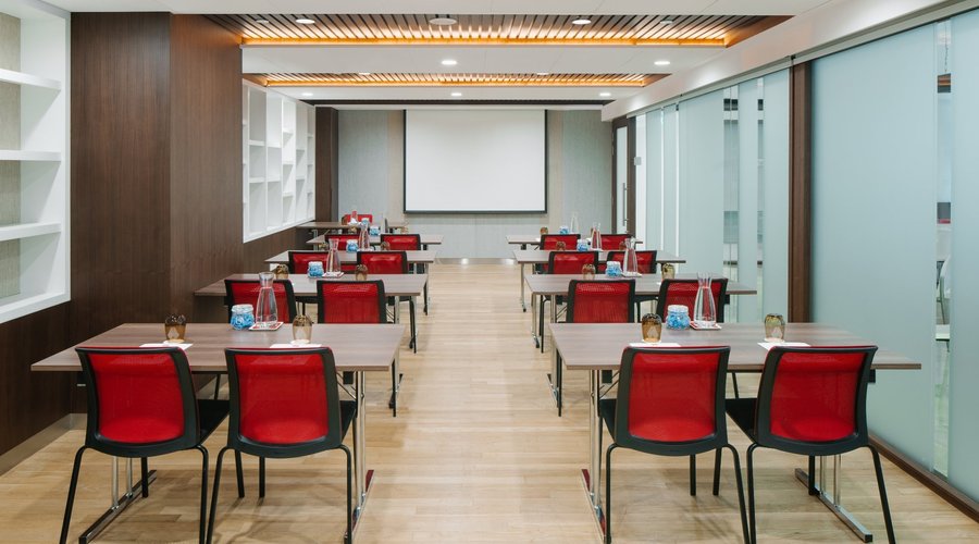 Hibiscus featuring the Classroom set up can hold up to 24 persons