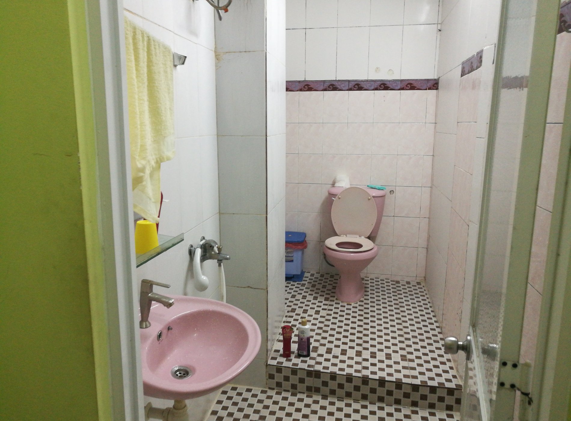 Ken's Backpackers Hotel by null