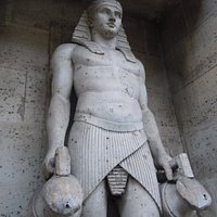 La statue de la fontaine