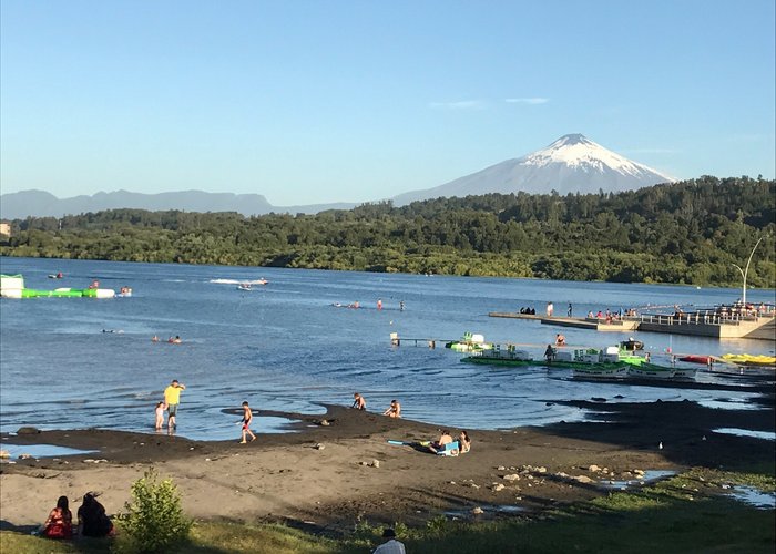Atardecer en la Costanera de Villarrica. 
Precioso lugar para bañarse, hacer deportes acuáticos 