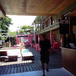 Pileta y lounge bar