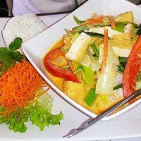 Grünes Cilly mit zartem Tofu, Kokosmilch, knackigem Gemüse - ,,scharf"
