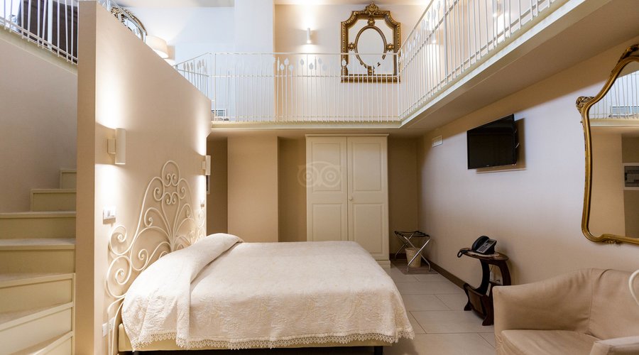 The Two-Level Large Suite for Four People at the La Castellana