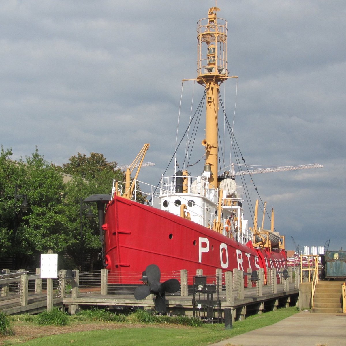 Lightship Portsmouth LV 101/WAL 524 Lighthouse, Virginia at