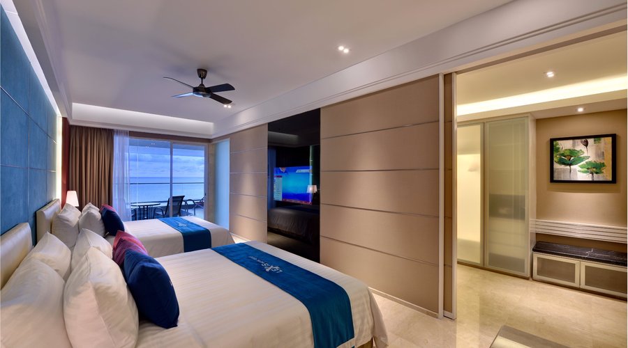 Premium Pool Suite 