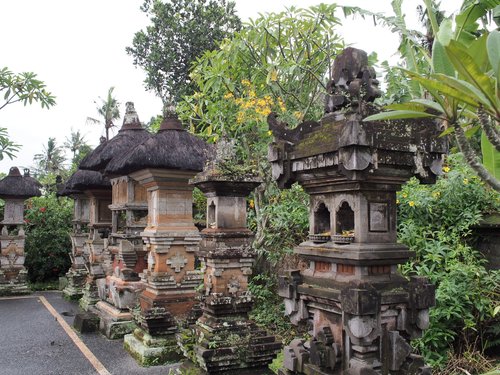The hidden Bali inn Ubud image
