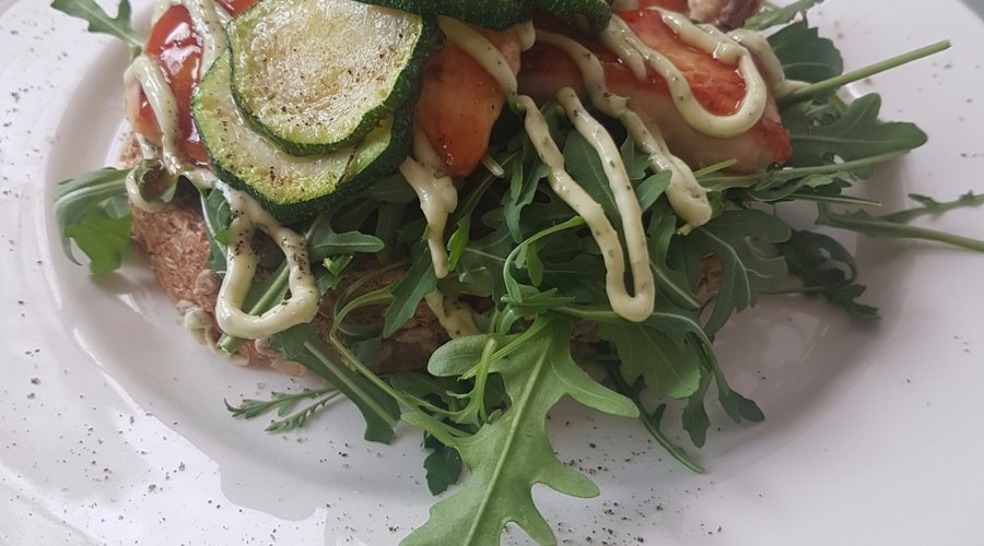 Geroosterde kip met gegrilde courgette
