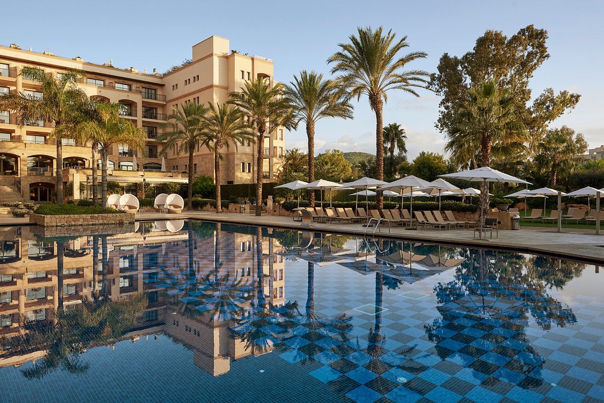 Insotel Fenicia Prestige Suites &amp; Spa, hotel in Ibiza