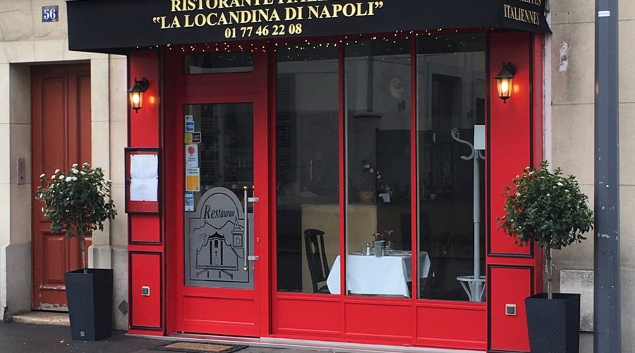 Devanture La Locandina Di Napoli