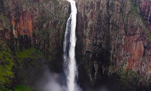 The falls from the lookout