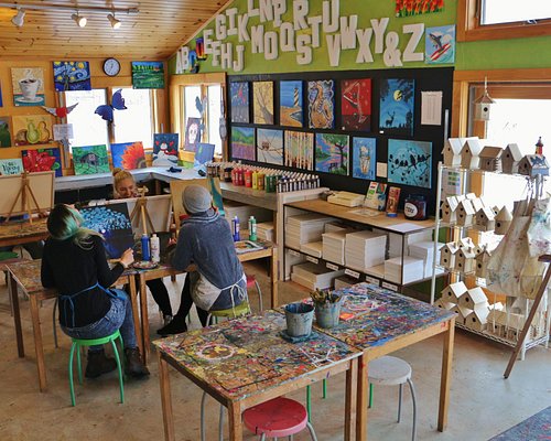 10 Best Paint Your Own Pottery Studios in Wisconsin!