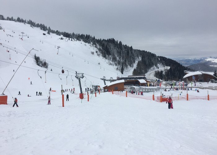 Station de ski bien enneigée depuis notre arrivée. Les navettes entre les deux stations 1650/175
