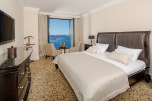 Room & Suite