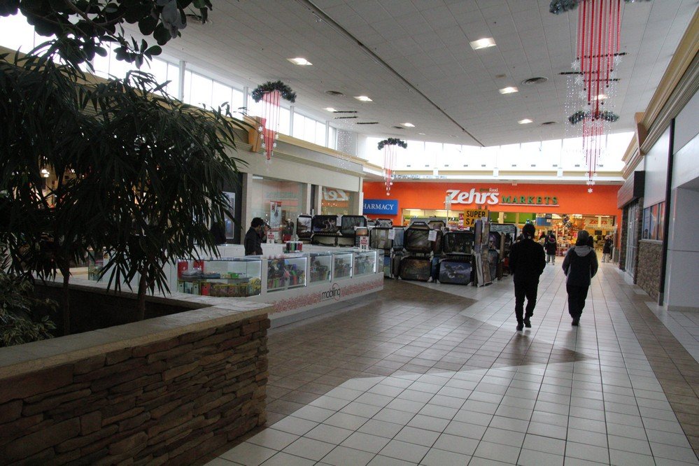 Fairview store mall payless